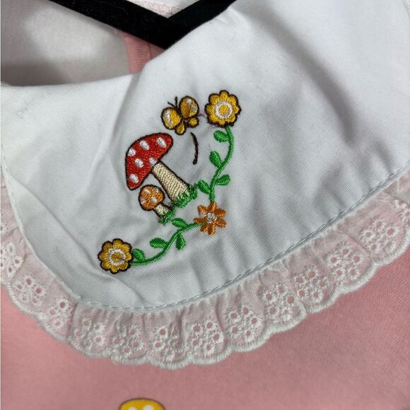 Sanrio Hello Kitty and Friends Strawberry Shortcake Pink Sweatshirt Collared - Picture 4 of 9